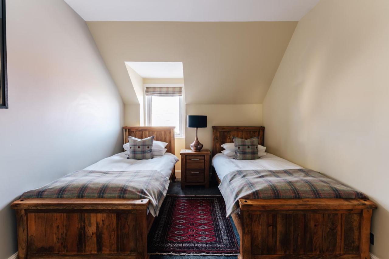 Luxury Inverness Central Apartment Private Parking Esterno foto